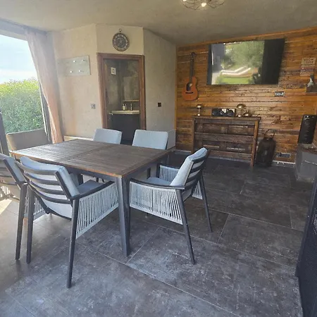 Prive Polai Πούλα