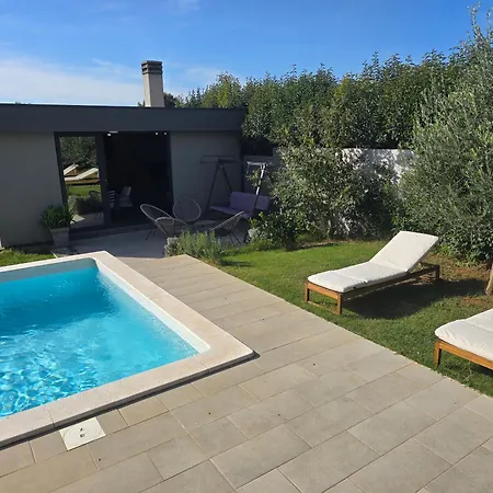 Prive Polai * Πούλα