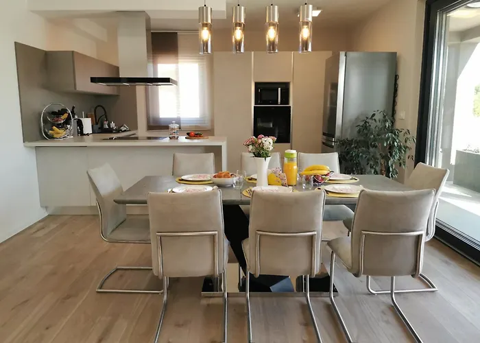 Prive Polai Villa Пула