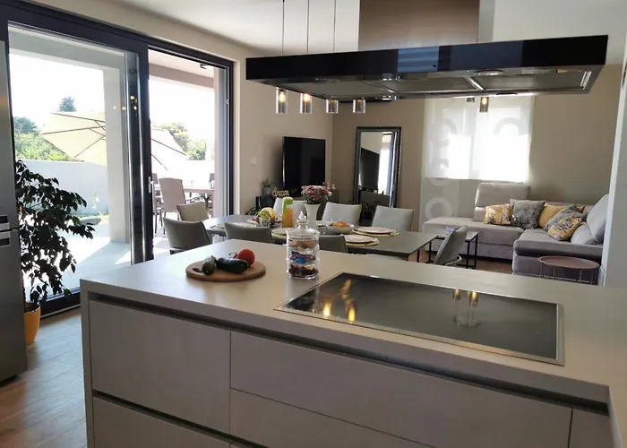 Prive Polai Villa Пула