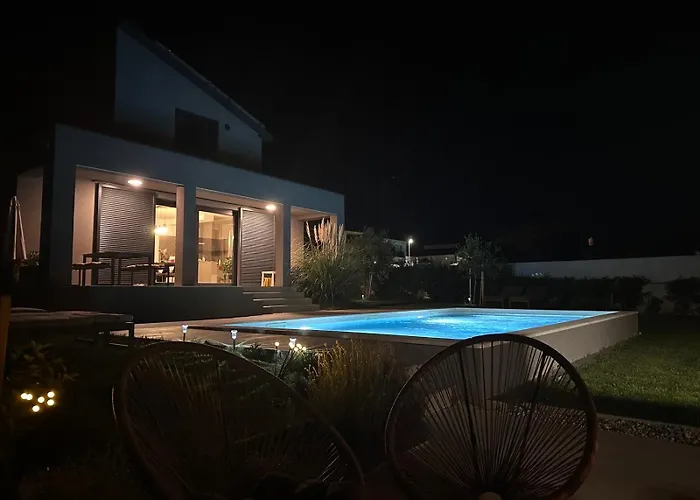 Вілла Prive Polai Villa