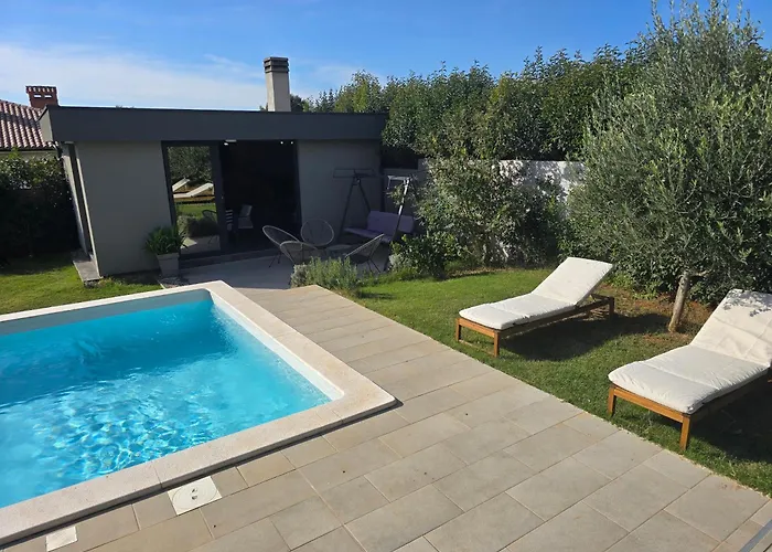 Prive Polai * Πούλα