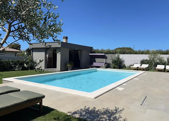 Vila Prive Polai Villa *